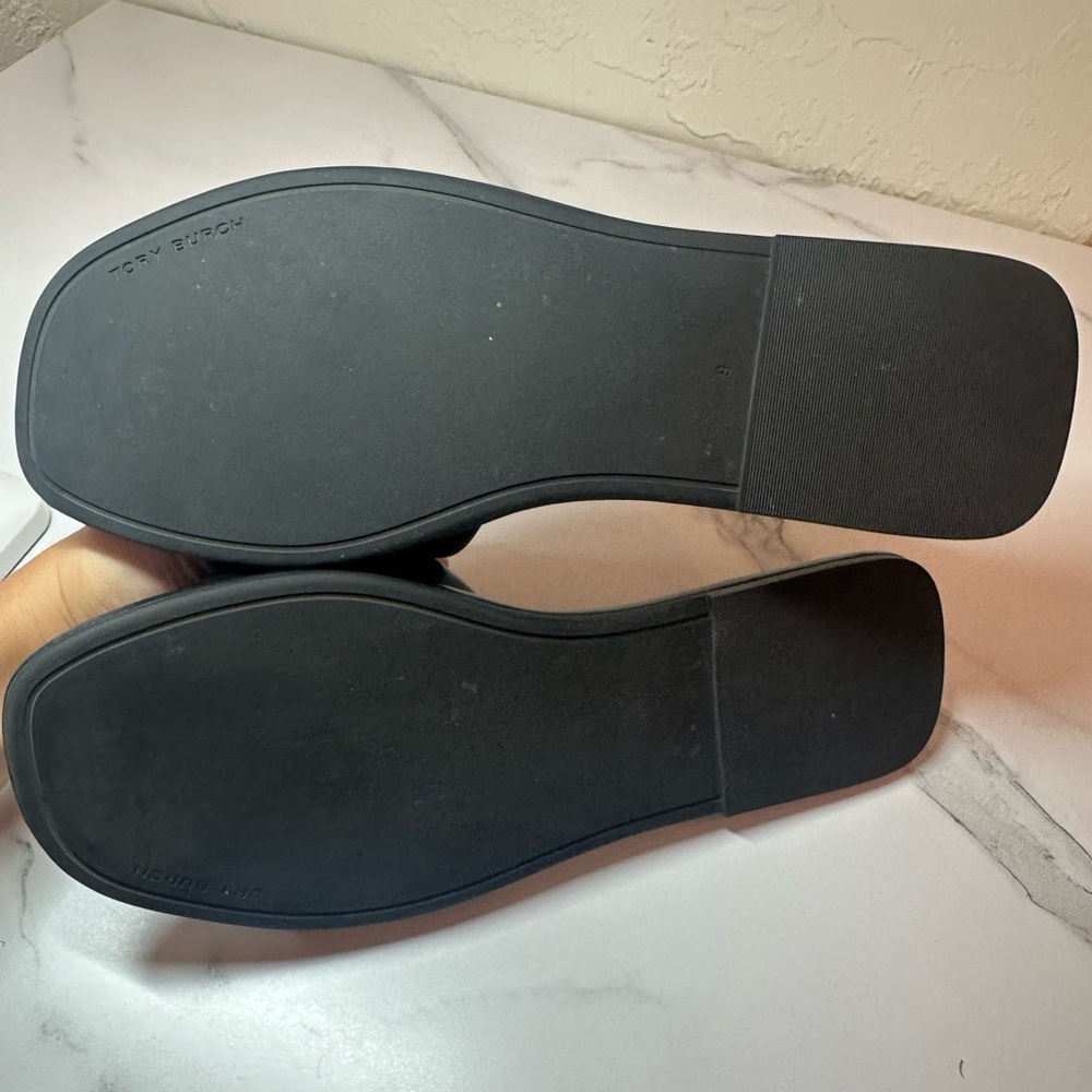TORY BURCH size 9. - Picture 2 of 3